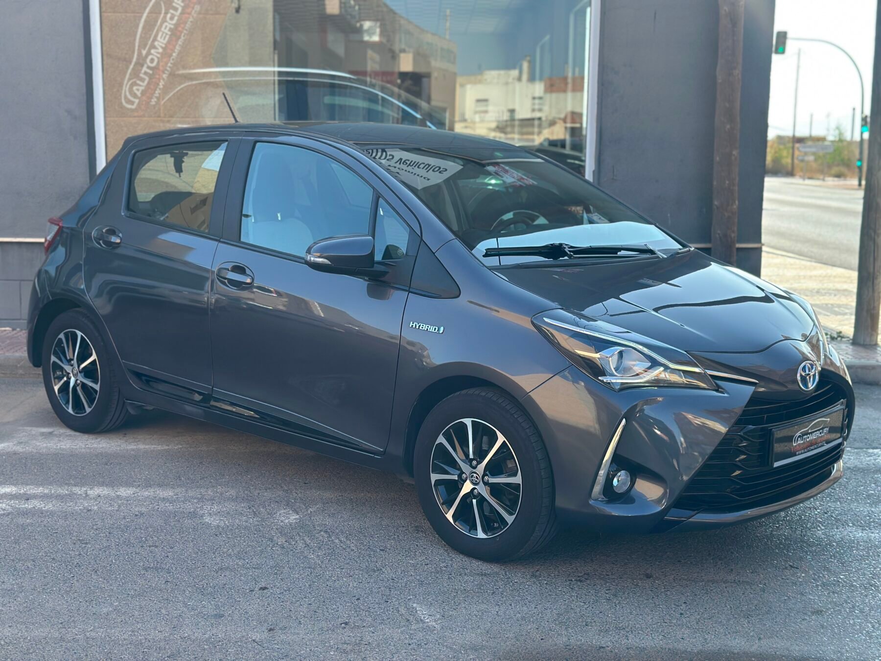 TOYOTA YARIS HYBRID