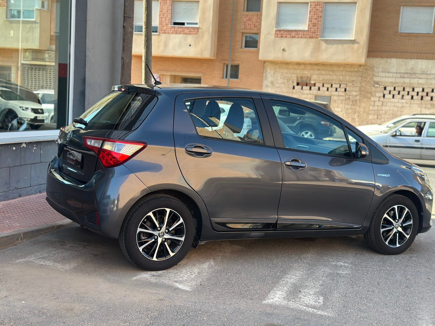 TOYOTA YARIS HYBRID