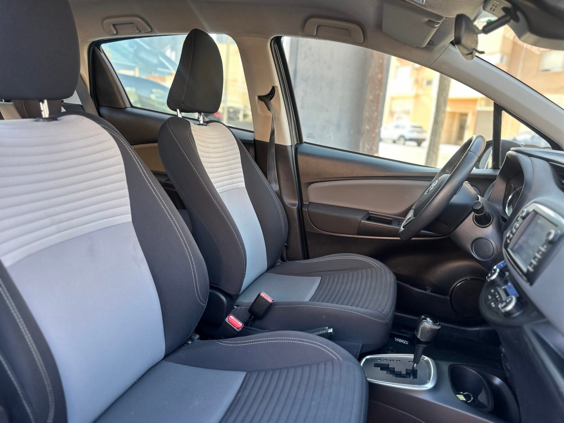 TOYOTA YARIS HYBRID