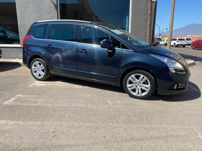 PEUGEOT 5008 2.0