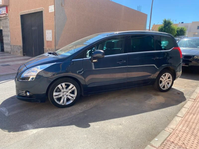 PEUGEOT 5008 2.0