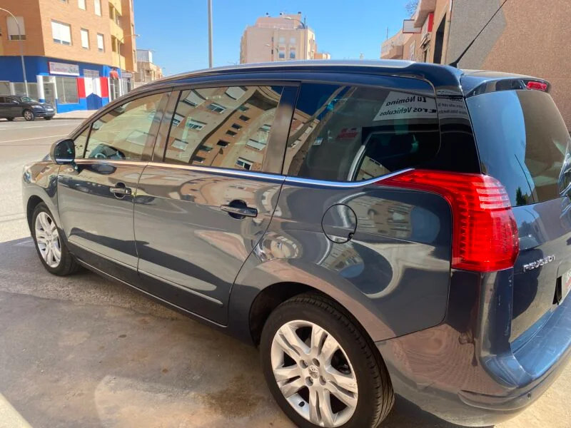 PEUGEOT 5008 2.0