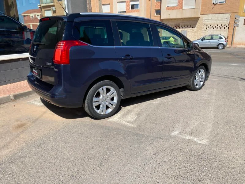 PEUGEOT 5008 2.0