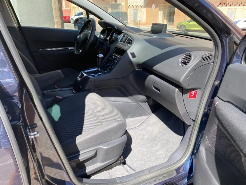 PEUGEOT 5008 2.0