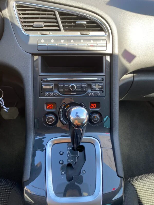 PEUGEOT 5008 2.0