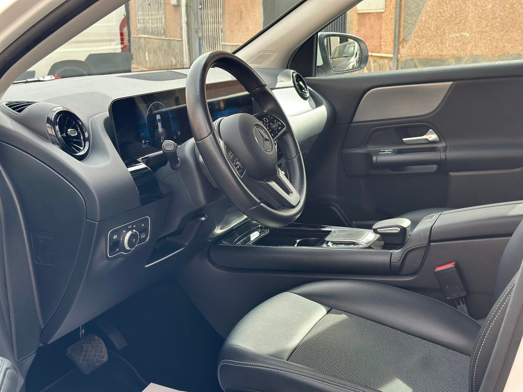 MERCEDES-BENZ GLA 200D