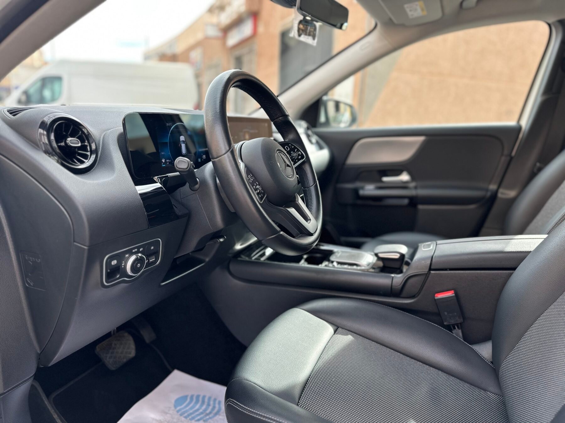 MERCEDES-BENZ GLA 200D