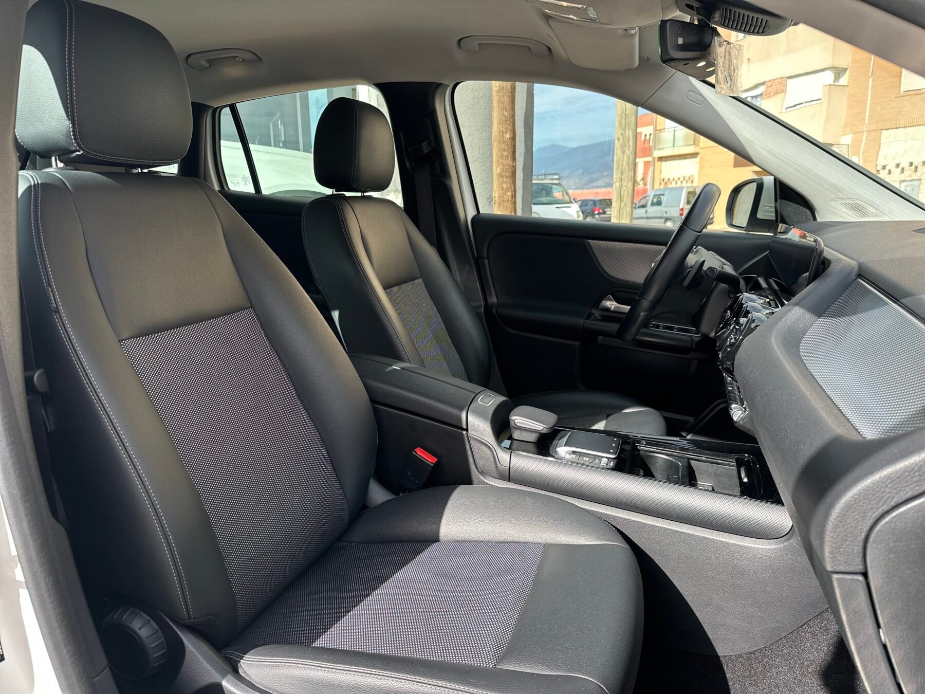 MERCEDES-BENZ GLA 200D