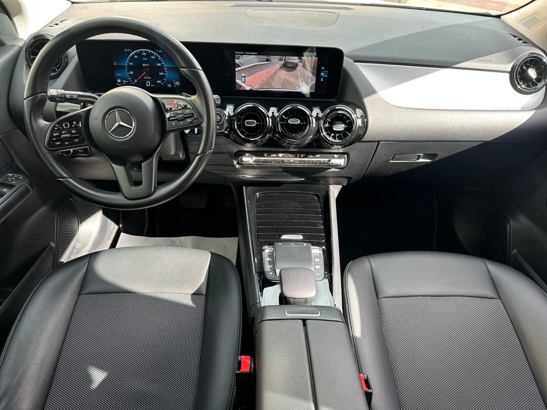 MERCEDES-BENZ GLA 200D