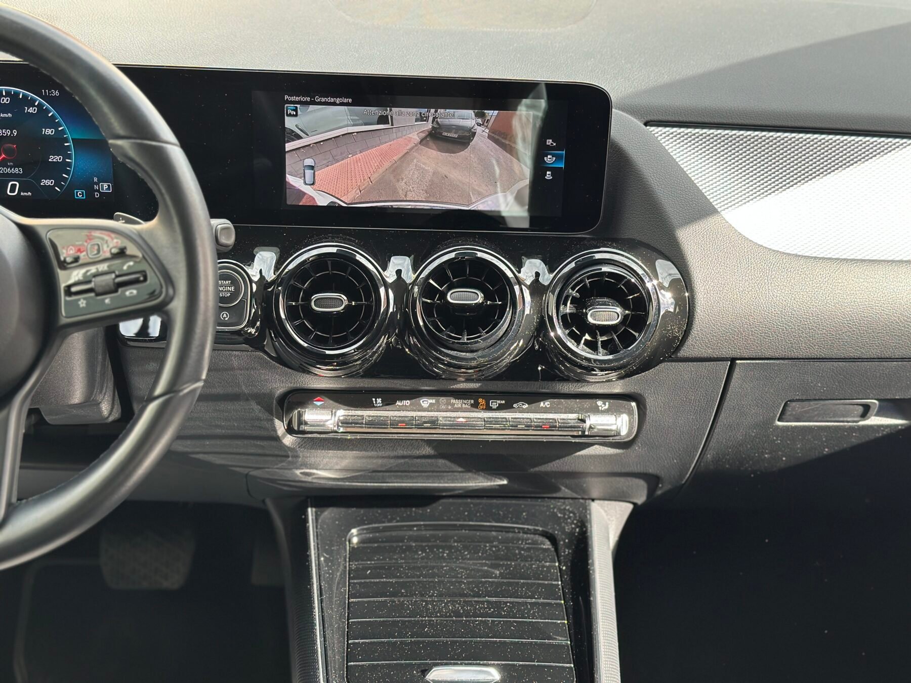 MERCEDES-BENZ GLA 200D