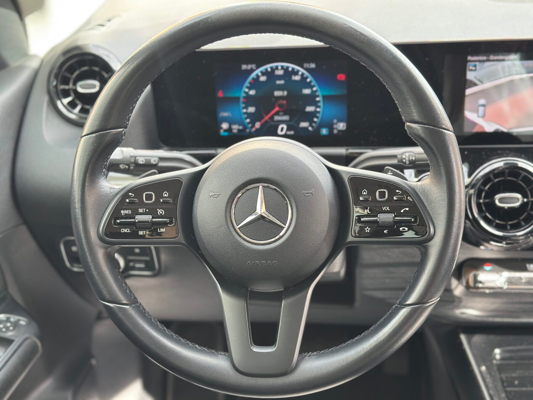 MERCEDES-BENZ GLA 200D
