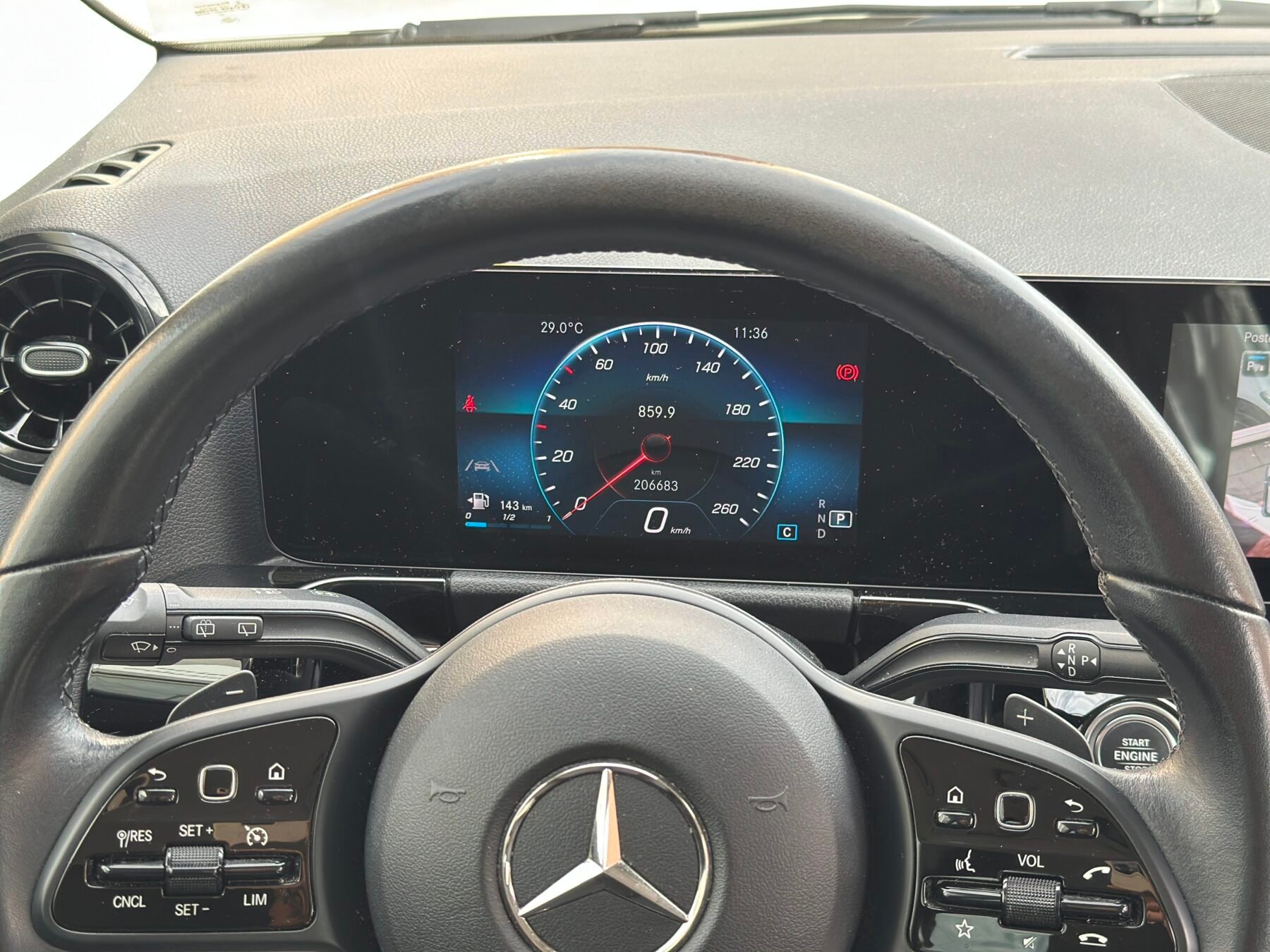 MERCEDES-BENZ GLA 200D